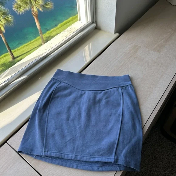 NWOT Lululemon Scuba High-Rise Mini Skirt - Size M, Oasis Blue - Picture 2 of 4